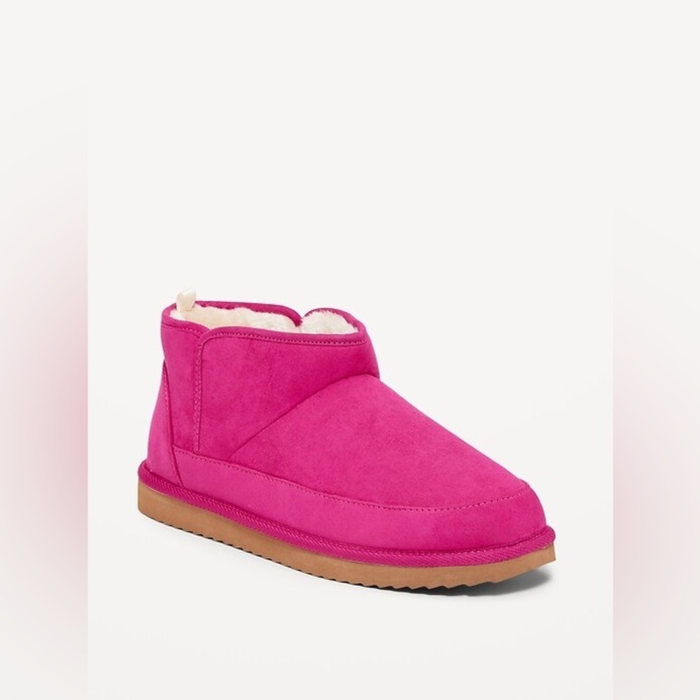 💕 Old Navy Faux Suede Sherpa-Lined Booties in Pink